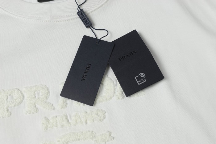 累積売上総額第１位！プラダ コピーおすすめ 25 ssタオル刺繍半袖Tシャツ
