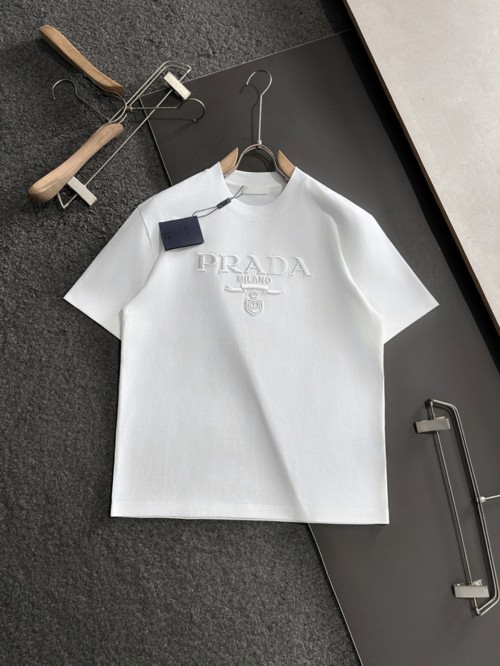 大人気 プラダ 激安偽物 25 ss文字刺繍の半袖Tシャツ