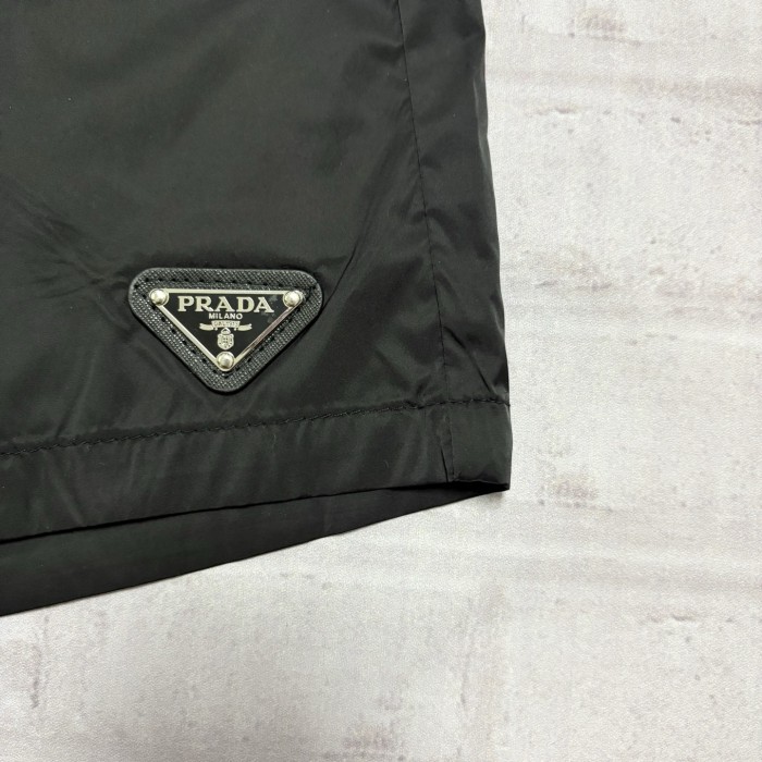 超奇跡の入荷☆ プラダ 激安偽物 三角標工装ポケット機能付き半ズボン