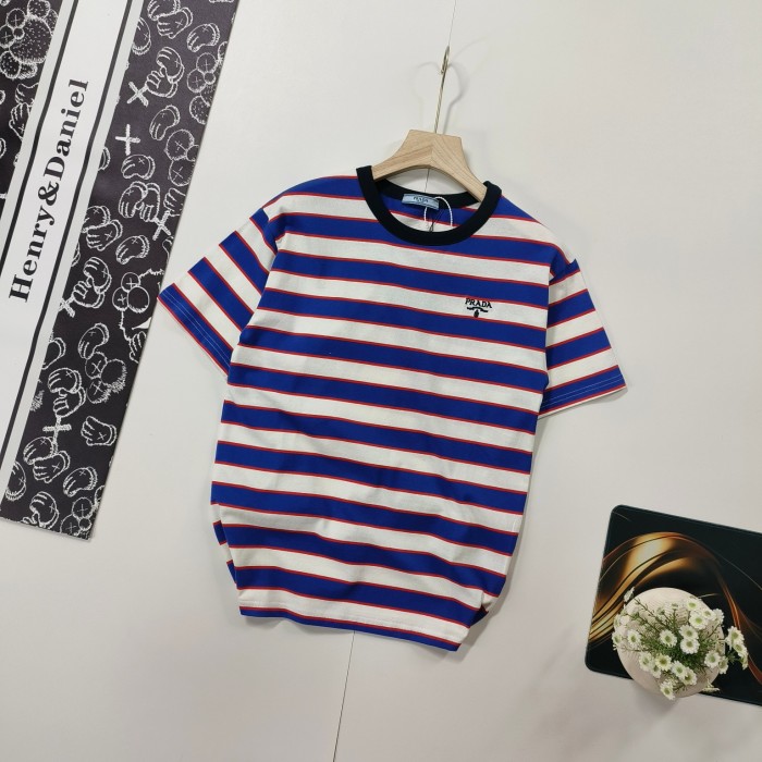【限定】 プラダ  激安偽物 ストライプ刺繍ロゴ半袖Tシャツ