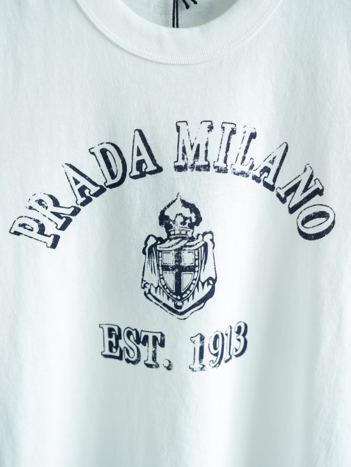 【話題商品！】プラダ 偽物通販 レディースロゴプリントTシャツ半袖2色