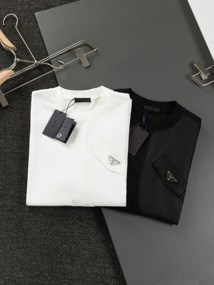 ★超人気 プラダ n級品 25 ssの新しい胸元のメタル三角標プリントの半袖Tシャツ