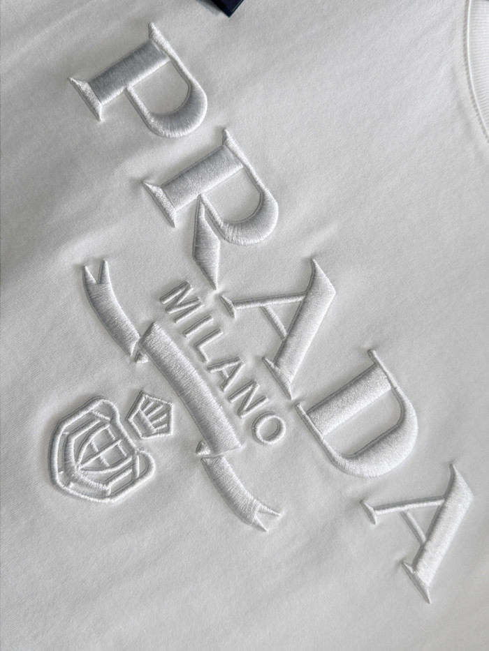 大人気 プラダ 激安偽物 25 ss文字刺繍の半袖Tシャツ