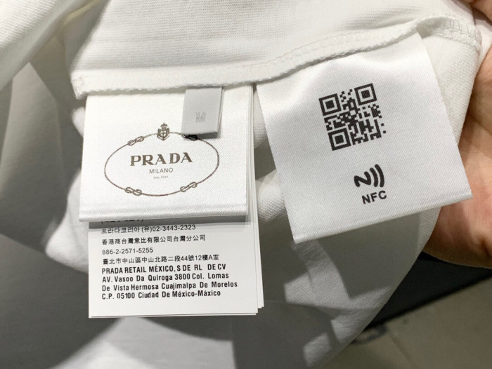 高品質 プラダ コピー 針編みジョイントポケット三角標丸襟半袖Tシャツ