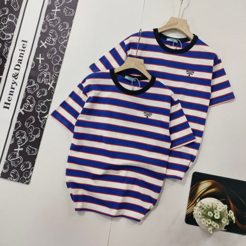【限定】 プラダ  激安偽物 ストライプ刺繍ロゴ半袖Tシャツ