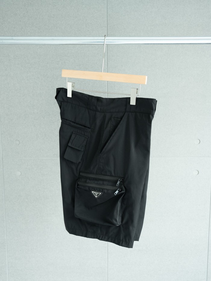 日本未入荷 プラダ コピーおすすめ 25 ssトライアングルマルチポケット機能付きワークショーツ