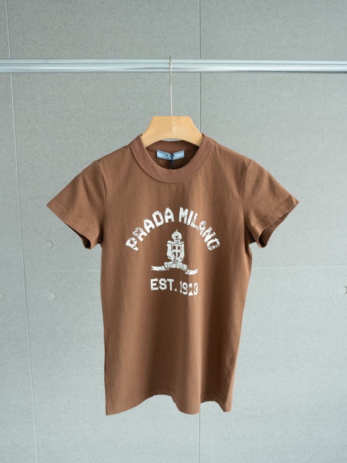 【話題商品！】プラダ 偽物通販 レディースロゴプリントTシャツ半袖2色
