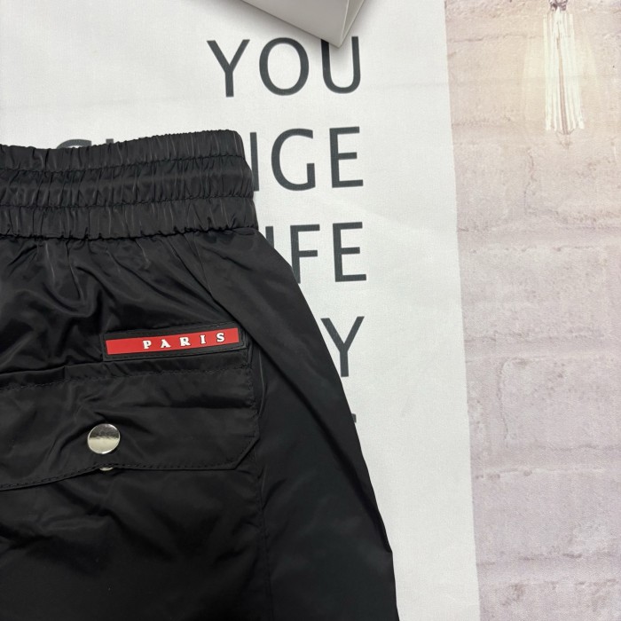 超奇跡の入荷☆ プラダ 激安偽物 三角標工装ポケット機能付き半ズボン