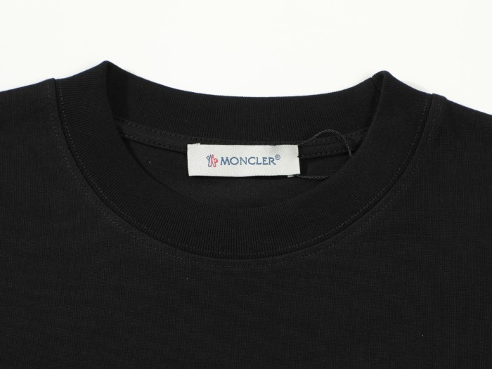 【限定】 モンクレール 偽物通販  彫刻半袖Tシャツ