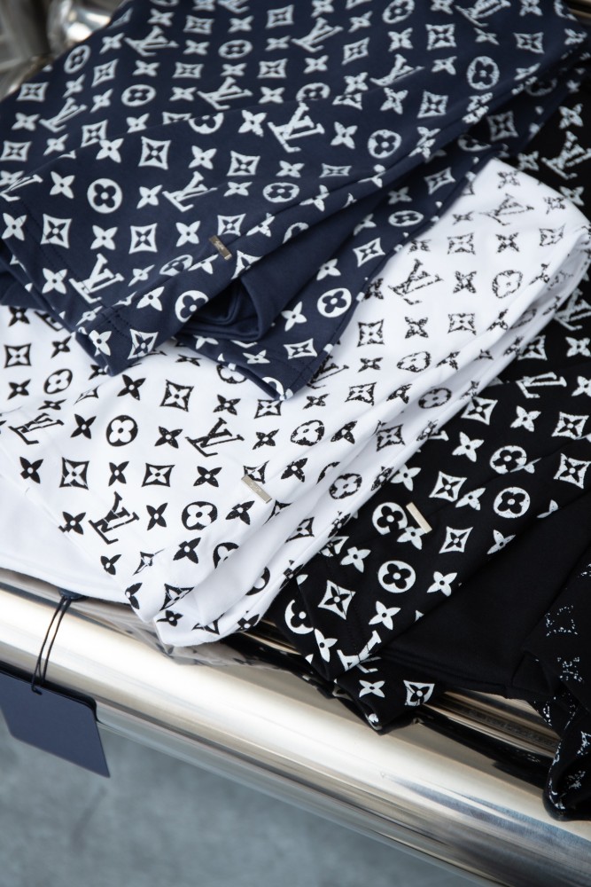 ★超人気  ルイヴィトン コピーおすすめ 老花グラデーション半袖Tシャツ
