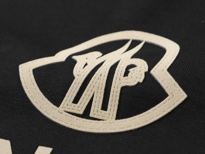 【限定】 モンクレール 偽物通販  彫刻半袖Tシャツ