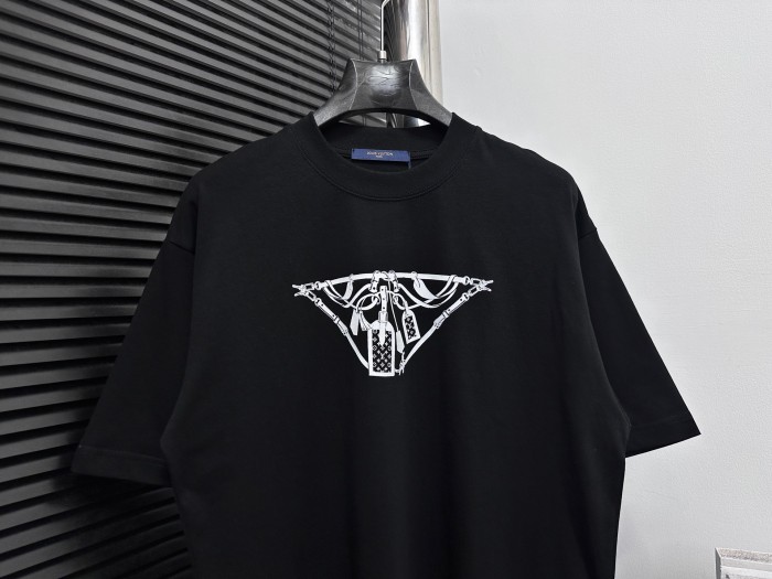 新作 ルイヴィトン 激安通販  Louis Vuittonプリントデザイン丸首半袖Tシャツ