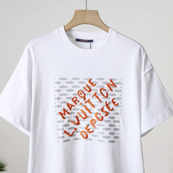 【話題商品！】 ルイヴィトン n級品 25 SS立体刺繍半袖Tシャツ2色