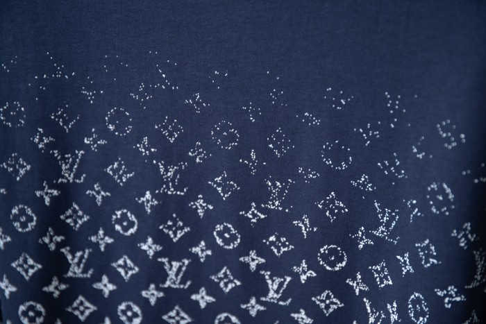 【話題商品！】ルイヴィトン n級品 老花グラデーション半袖Tシャツ