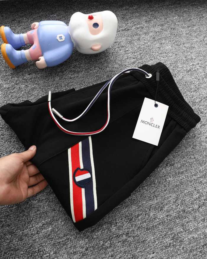 ★超人気 モンクレール コピー エンブロイダリーロゴステッチパンツ5分パンツ