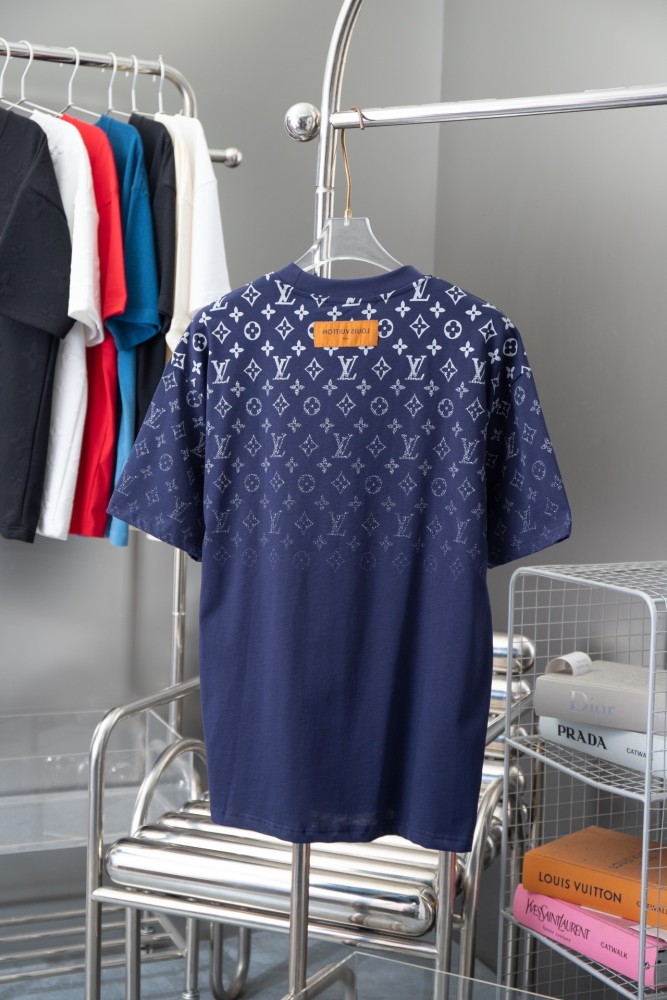 累積売上総額第１位！ ルイヴィトン コピー 老花グラデーション半袖Tシャツ