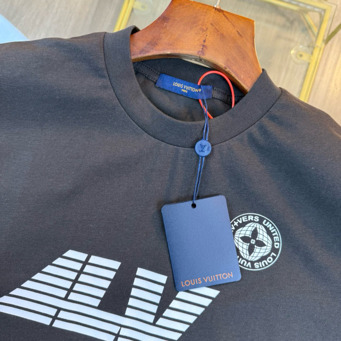 入手困難  ルイヴィトン コピー クラッシュカラープリント半袖Tシャツ