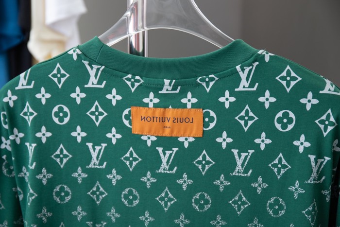 超奇跡の入荷☆ ルイヴィトン 偽物通販 老花グラデーション半袖Tシャツ