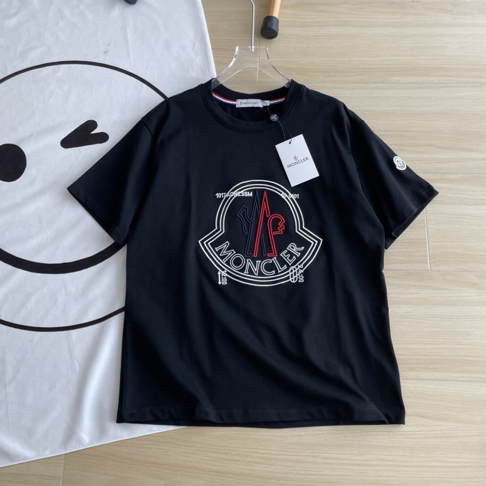 ★超人気 モンクレール n級品 二色赤青白黒混色立体大ロゴ刺繍ロゴカップル半袖Tシャツ