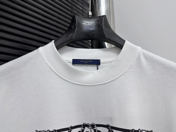 超奇跡の入荷☆ ルイヴィトン コピー  Louis Vuittonプリントデザイン丸首半袖Tシャツ