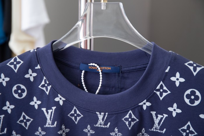 累積売上総額第１位！ ルイヴィトン コピー 老花グラデーション半袖Tシャツ