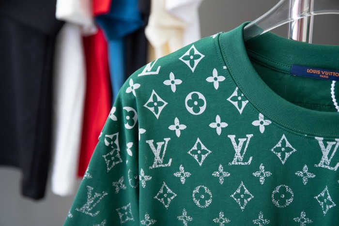 超奇跡の入荷☆ ルイヴィトン 偽物通販 老花グラデーション半袖Tシャツ