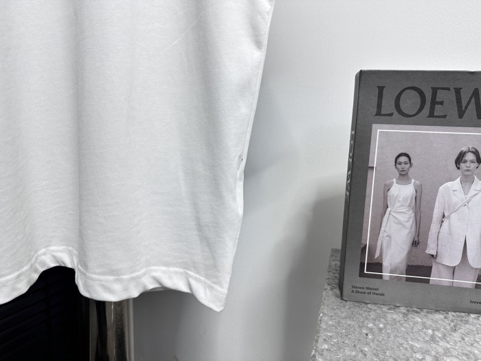 超奇跡の入荷☆ ルイヴィトン コピー  Louis Vuittonプリントデザイン丸首半袖Tシャツ
