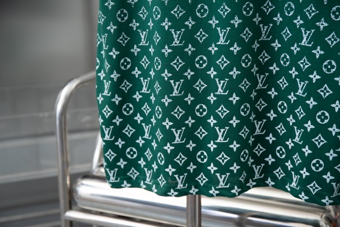 日本未入荷 ルイヴィトン スーパーコピー 老花グラデーション半袖Tシャツ