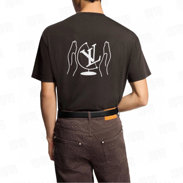 入手困難  ルイヴィトン コピー クラッシュカラープリント半袖Tシャツ