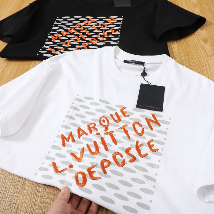 【話題商品！】 ルイヴィトン n級品 25 SS立体刺繍半袖Tシャツ2色