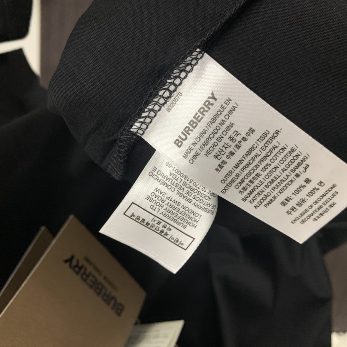 超奇跡の入荷☆ バーバリー 激安通販 のロゴアルファベットラメ刺繍コットンクルーネック半袖Tシャツ