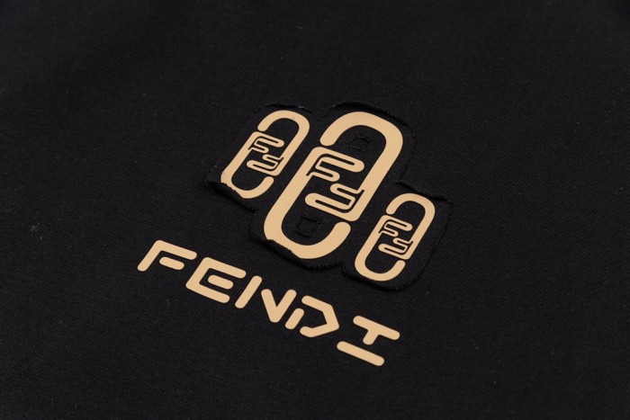 稀少 フェンディ 激安通販  のロゴラウンドネック半袖Tシャツ