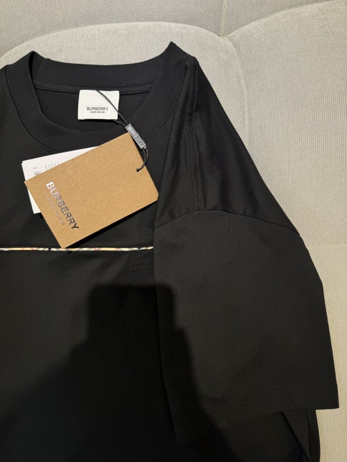新作 バーバリー 激安通販 ののステッチバック重工クロスステッチ戦馬ロゴ男女同型半袖Tシャツ