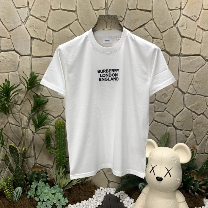 使い勝手良し バーバリー コピー の刺繍ロゴ超大型半袖レギュラーTシャツ