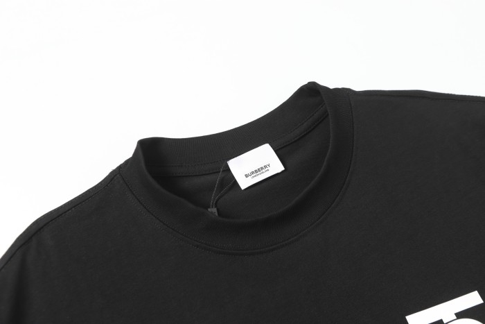 ★超人気 バーバリー コピー の 立体シリカゲル圧着プリント半袖Tシャツ
