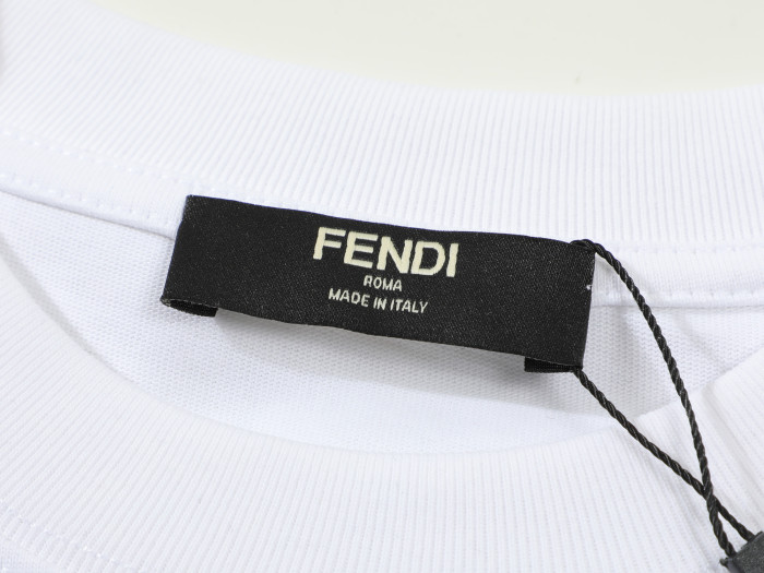 追跡付 フェンディ 激安偽物  の怪獣悪魔の目半袖Tシャツ