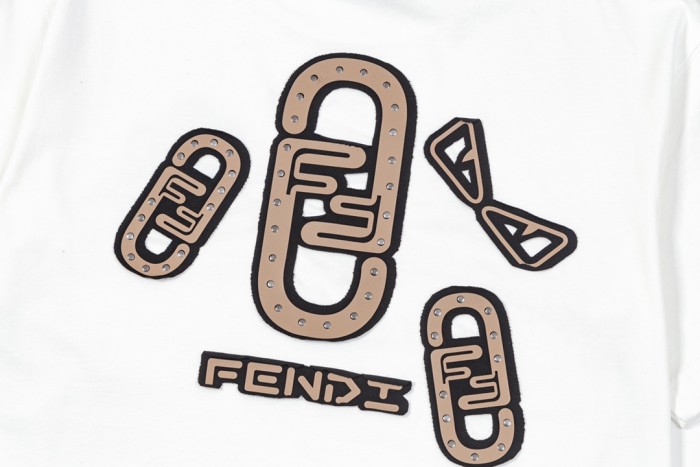 【限定】フェンディ コピー  のロゴラウンドネック半袖Tシャツ