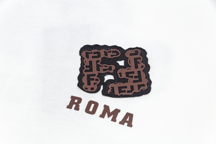 【話題商品！】 フェンディ n級品  のロゴラウンドネック半袖Tシャツ