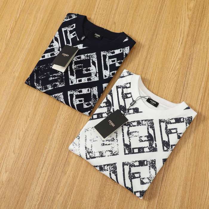 入手困難 フェンディ スーパーコピー の満印半袖Tシャツ2色