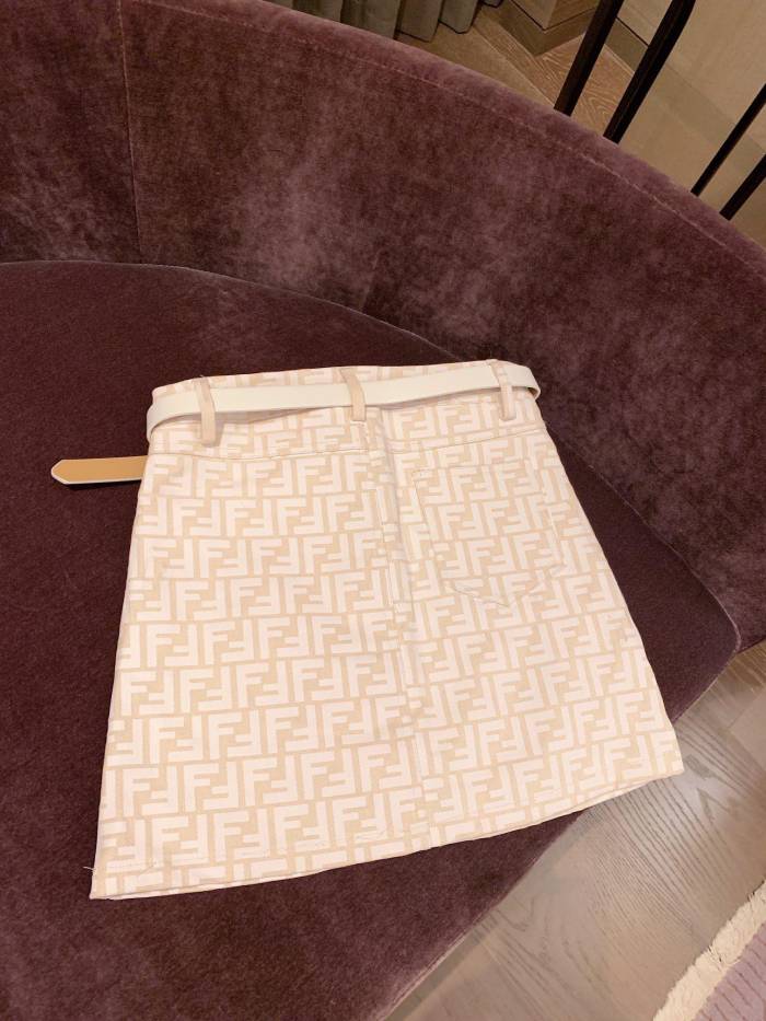 超話題! フェンディ n級品 の学院FFハーフスカート
