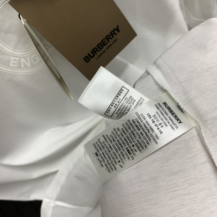 累積売上総額第１位！バーバリー スーパーコピー のロゴラウンドネックカジュアル通気半袖Tシャツレディースホワイト