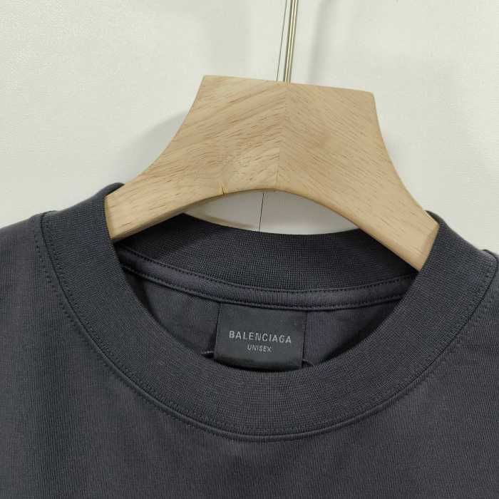 入手困難 バレンシアガ n級品 の2025 SSクラウン麦穂多元化引き裂きプリント半袖Tシャツ
