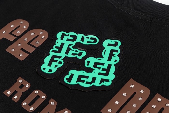 日本未入荷 フェンディ スーパーコピー  のロゴラウンドネック半袖Tシャツ