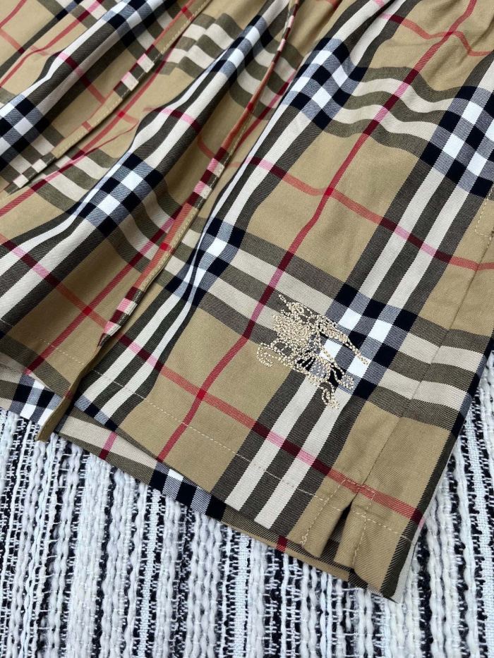 【限定】バーバリー n級品 のカラーパッチ付きTシャツショーツセット