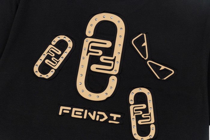稀少 フェンディ 激安通販  のロゴラウンドネック半袖Tシャツ