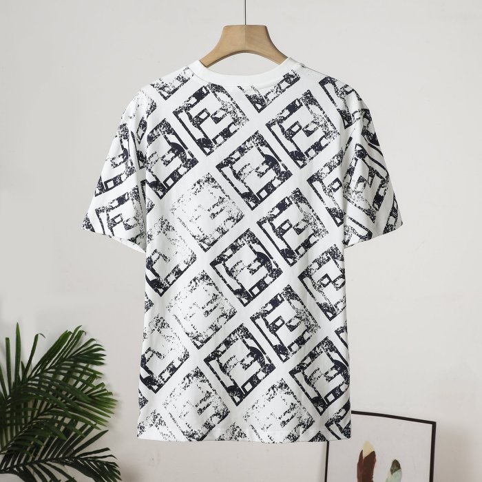 入手困難 フェンディ スーパーコピー の満印半袖Tシャツ2色
