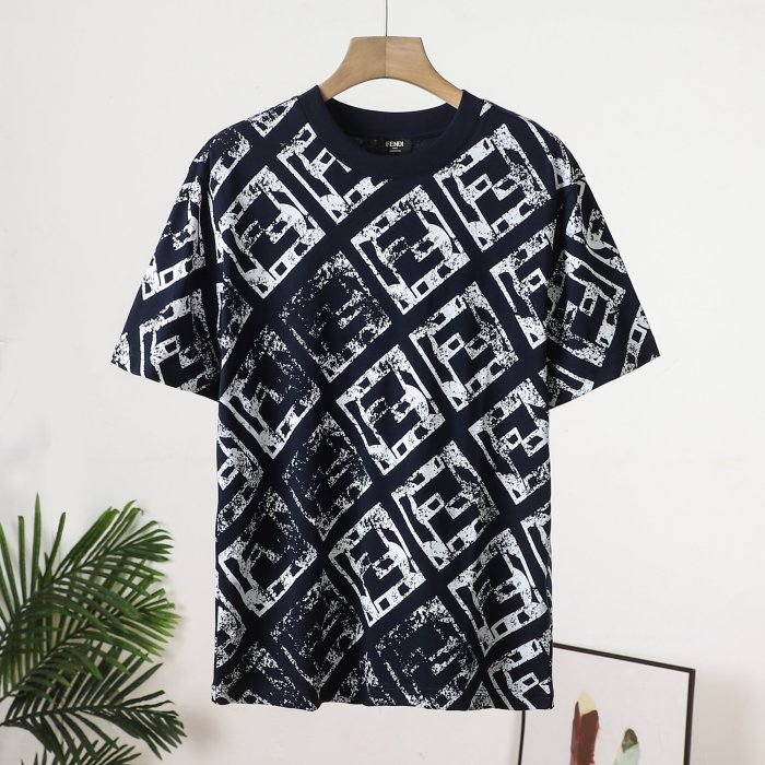入手困難 フェンディ スーパーコピー の満印半袖Tシャツ2色