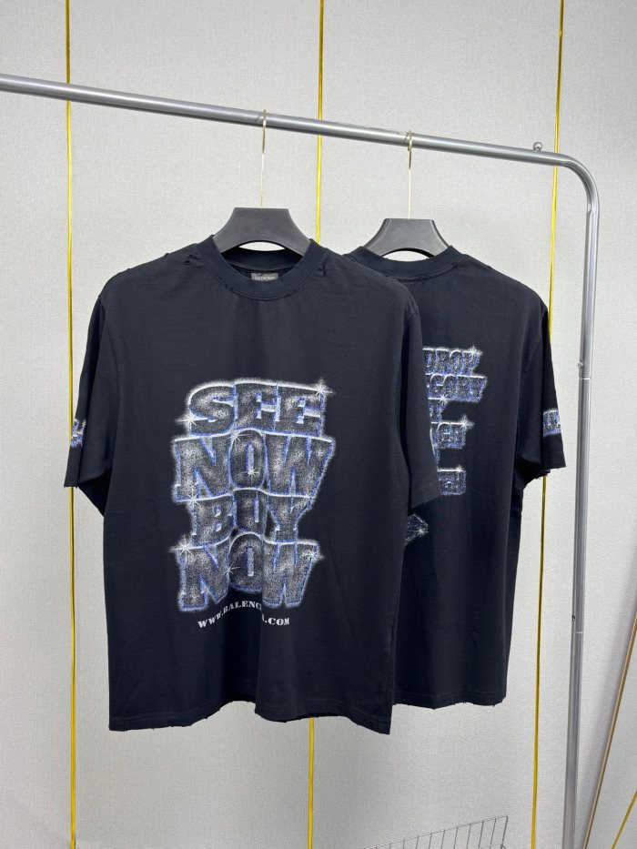 大人気 バレンシアガ コピー の アルファベットストレートスプレープリント水洗いして旧丸首Tシャツ