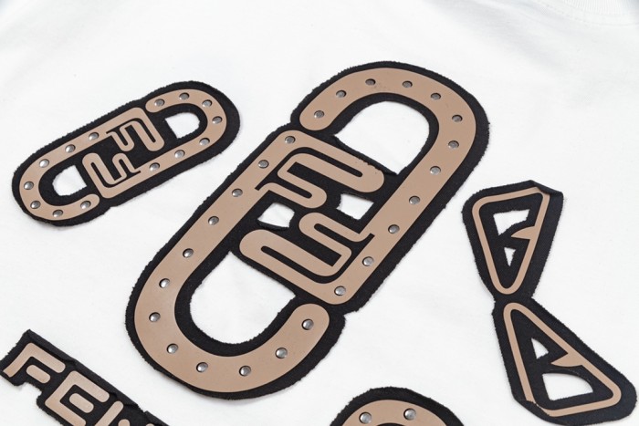 【限定】フェンディ コピー  のロゴラウンドネック半袖Tシャツ