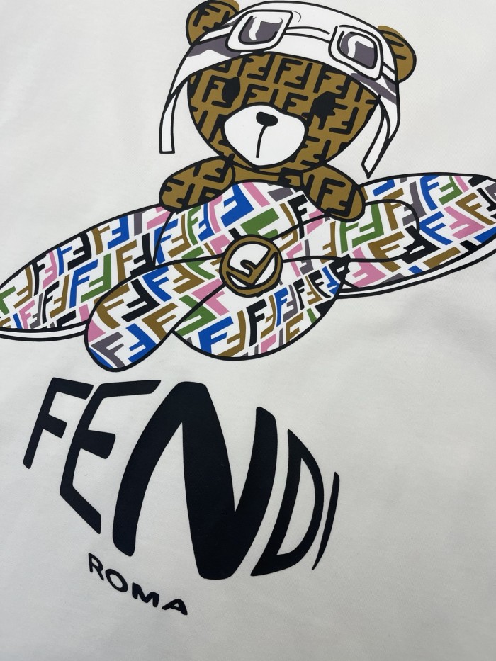 ★超人気 フェンディ 激安偽物 のアルファベットロゴラウンドネック半袖Tシャツ2色
